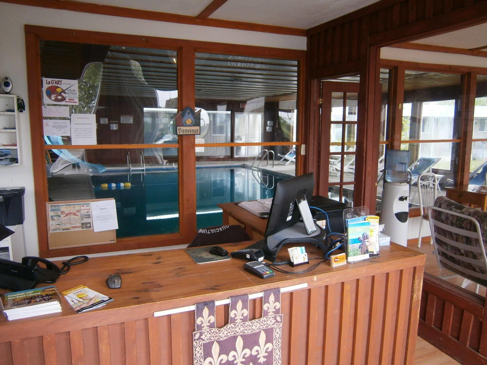 Motel De L'Anse Port-Daniel Dış mekan fotoğraf